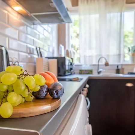 #maison㊶ - A Vibrant, Urban Apartment