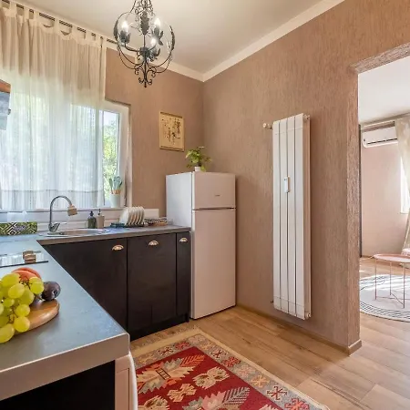#maison㊶ - A Vibrant, Urban Apartment