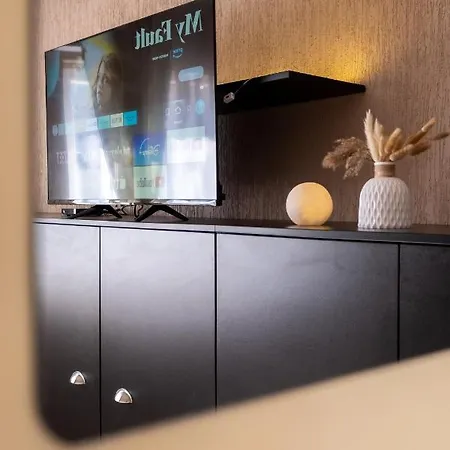 #maison㊶ - A Vibrant, Urban Apartment Sofia