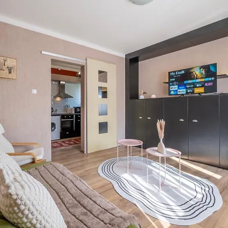 #maison㊶ - A Vibrant, Urban Apartment